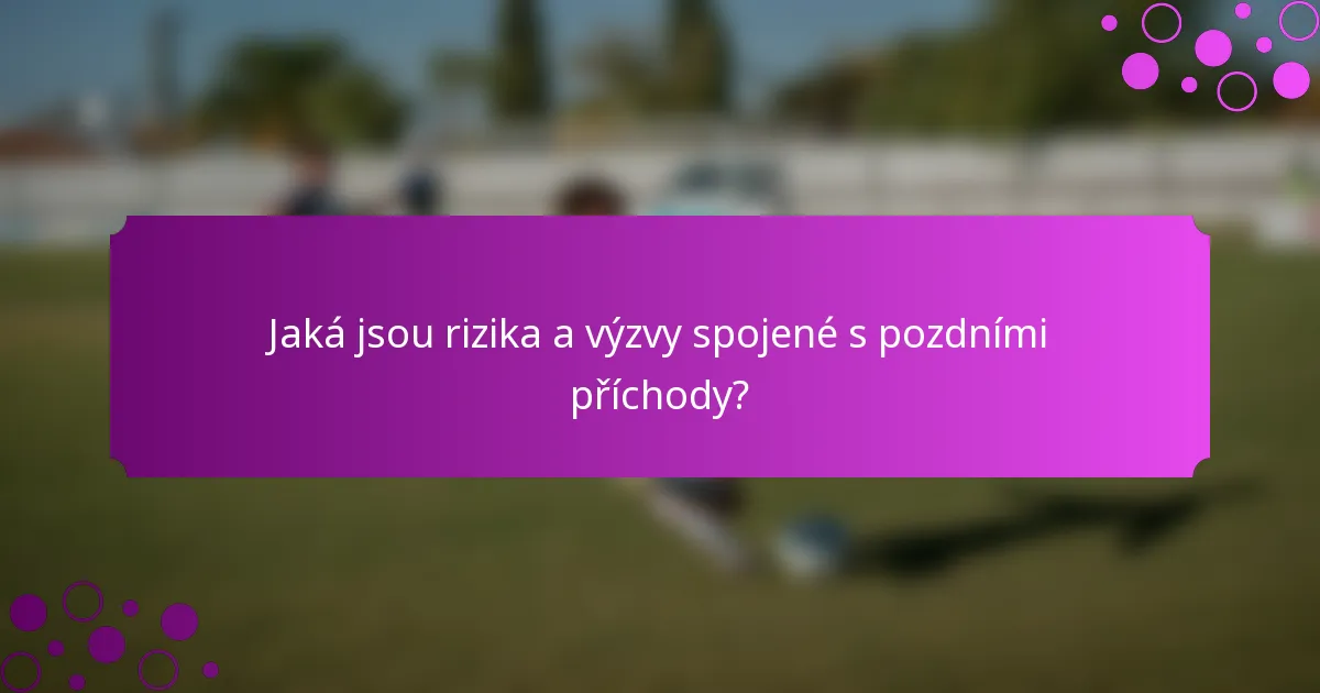 Jaká jsou rizika a výzvy spojené s pozdními příchody?